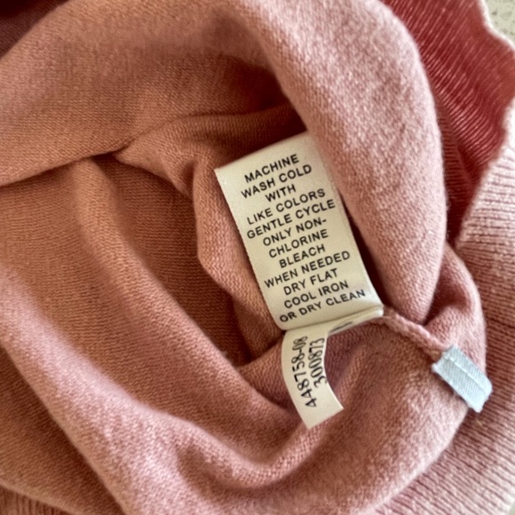 Banana Republic V Neck Sweater NWOT - Picture 7 of 7